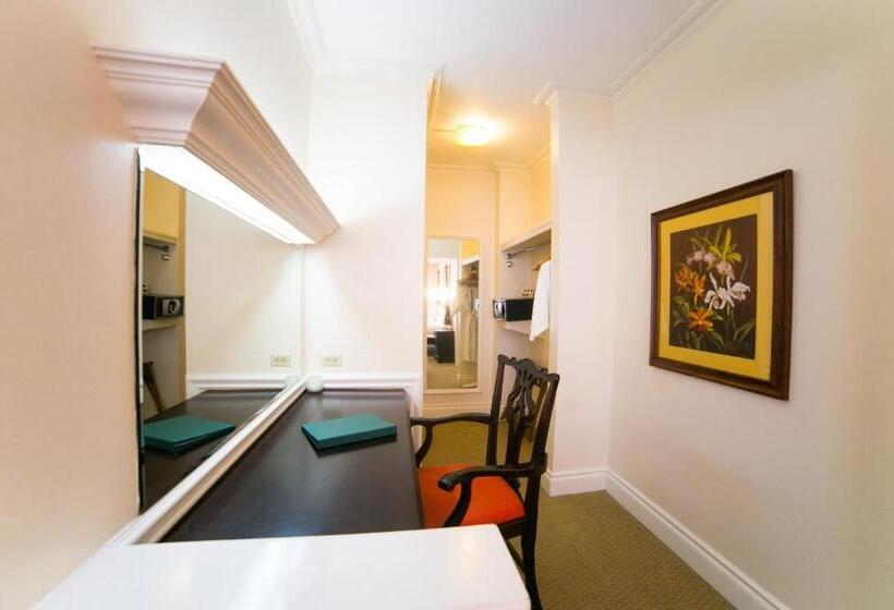 سوئیت با تخت بزرگ, Courtleigh Hotel & Suites