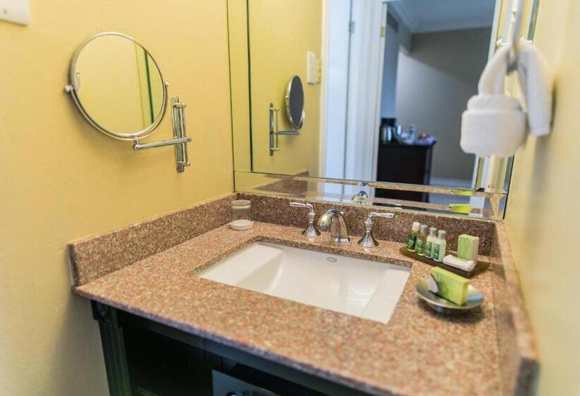 سوییت, Courtleigh Hotel & Suites