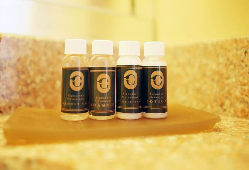 اتاق لوکس, Courtleigh Hotel & Suites