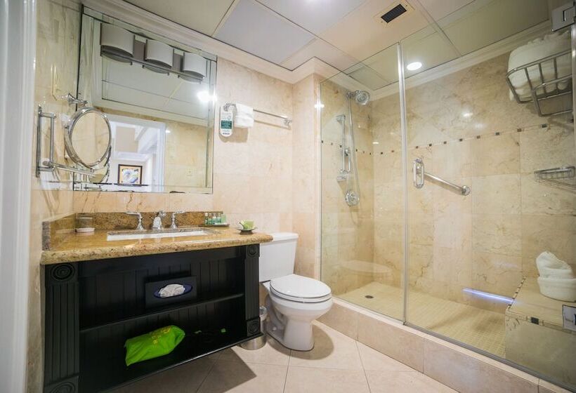 اتاق لوکس, Courtleigh Hotel & Suites