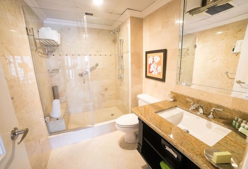 اتاق لوکس, Courtleigh Hotel & Suites