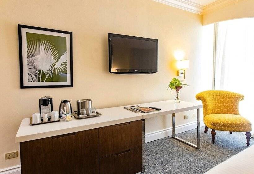 اتاق لوکس, Courtleigh Hotel & Suites