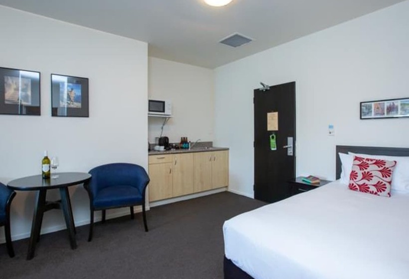 استودیوی استاندارد, Distinction New Plymouth