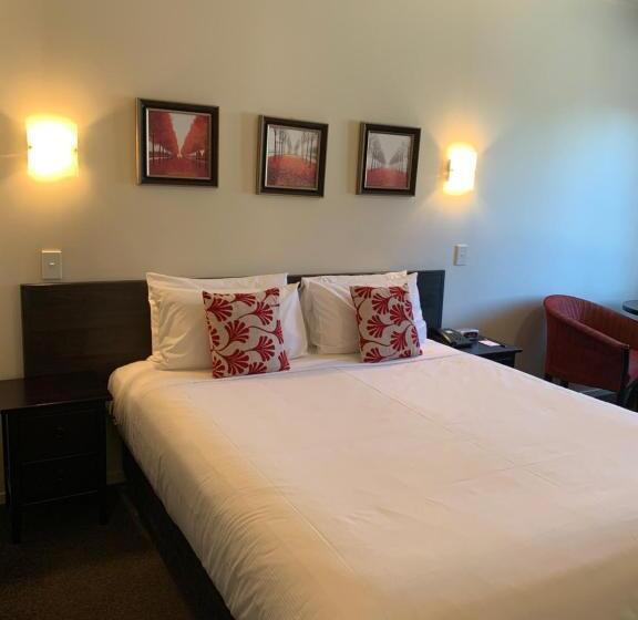 Standard Studio King Bed, Distinction New Plymouth  & Conference Centre