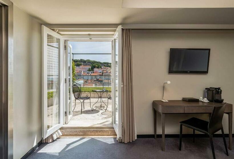 Quarto Premium, Do Chiado