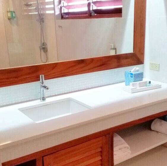 سوییت با چشم‌انداز دریا, Idle Awhile Resort