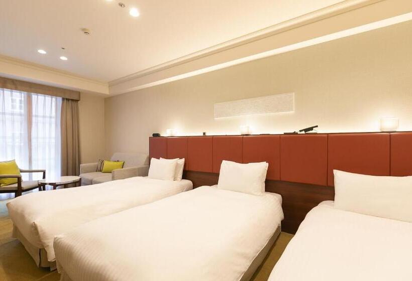 Quarto Triplo Deluxe, Namba Oriental