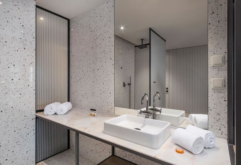 스위트, Next   By Savoy Signature
