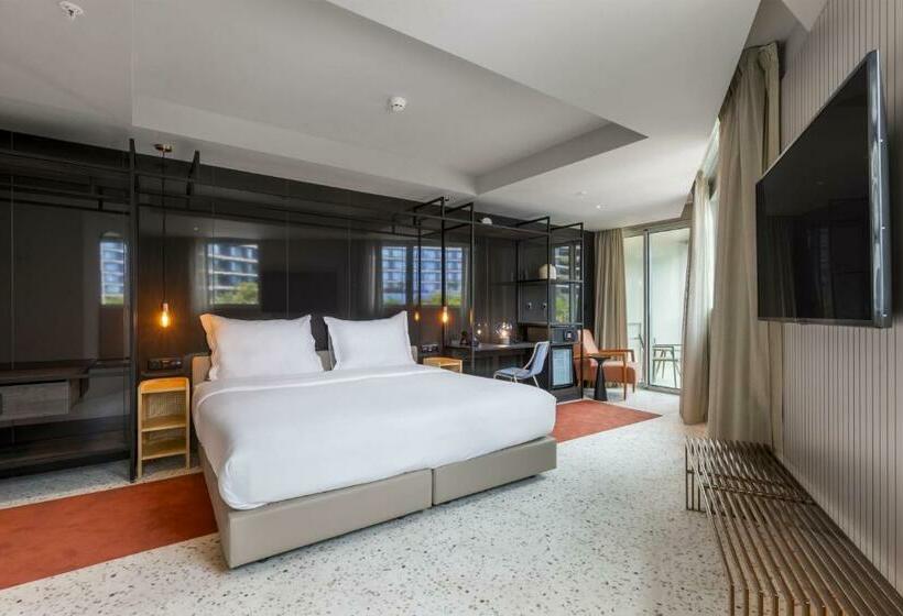 Junior Suite, Next   By Savoy Signature