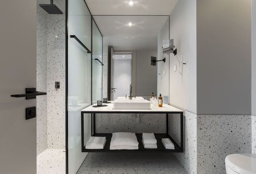 스위트, Next   By Savoy Signature