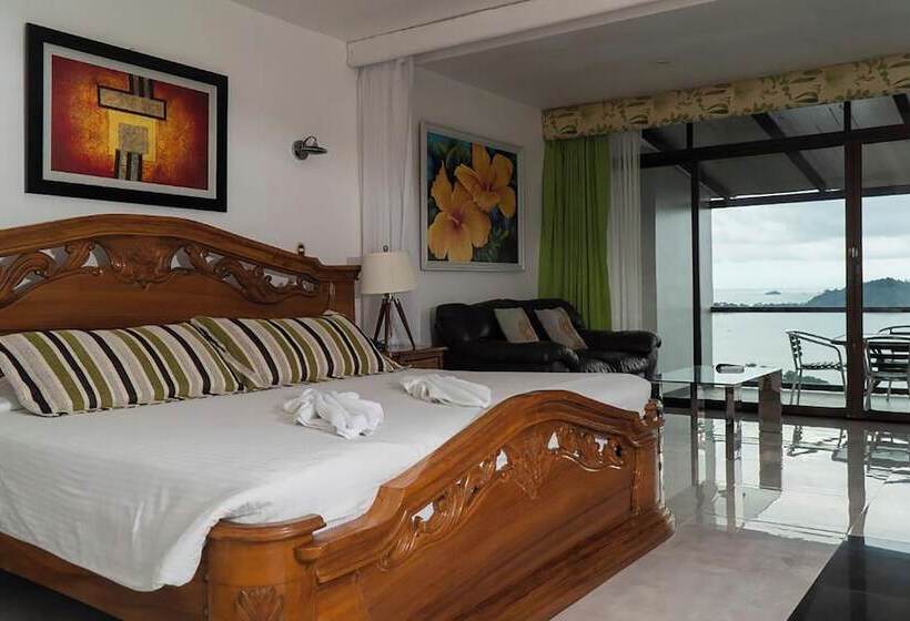 اتاق سوپریور با چشم‌انداز دریا, Oceans Two Resort