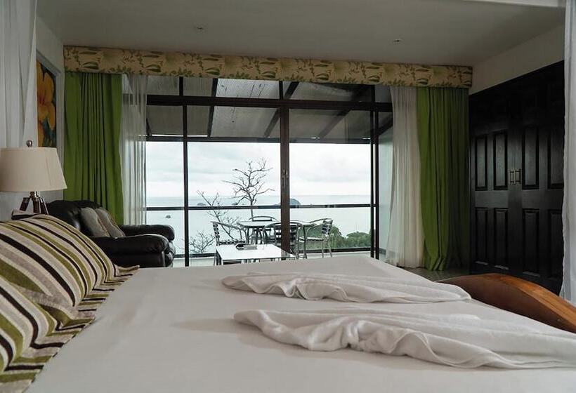 اتاق سوپریور با چشم‌انداز دریا, Oceans Two Resort