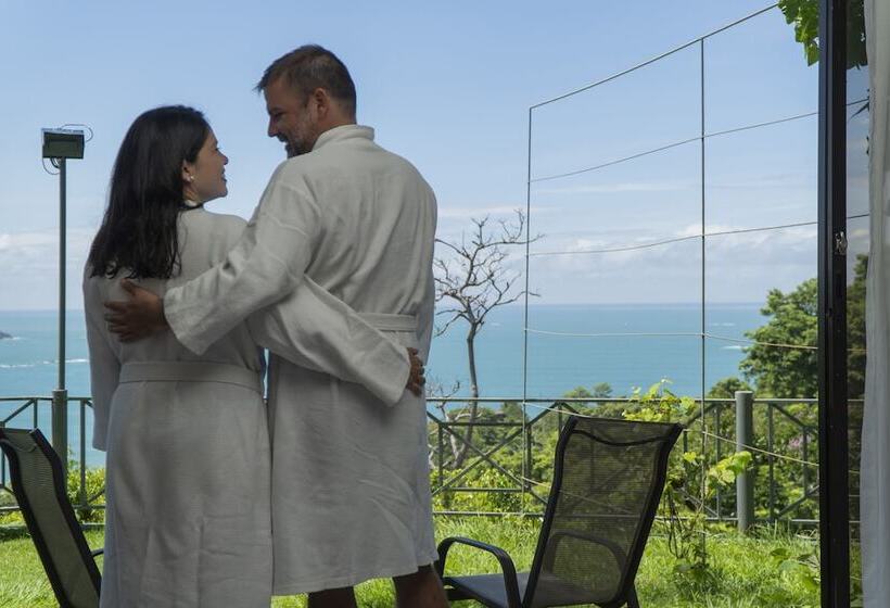 اتاق سوپریور با چشم‌انداز دریا, Oceans Two Resort