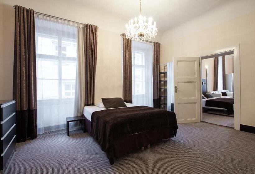 غرفة عائلية, Old Town Square Residence By Emblem