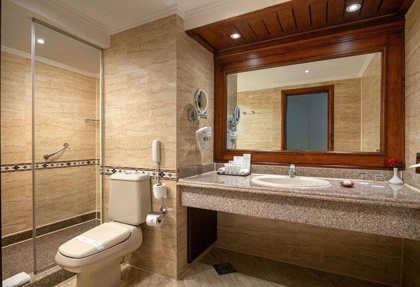 اتاق استاندارد با چشم‌انداز استخر, Sultan Gardens Resort