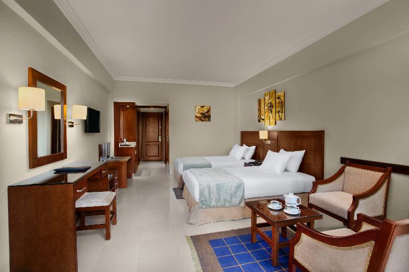اتاق استاندارد سه تخته با چشم‌انداز استخر, Sultan Gardens Resort