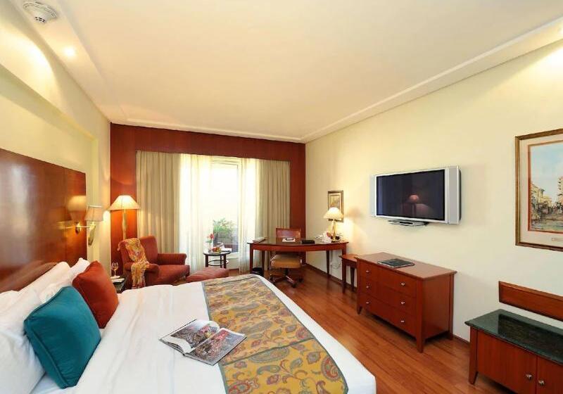 Club Room King Bed, The Lalit Mumbai