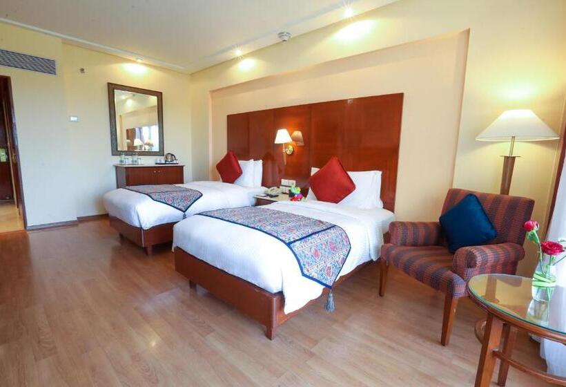 اتاق لوکس با تخت بزرگ, The Lalit Mumbai