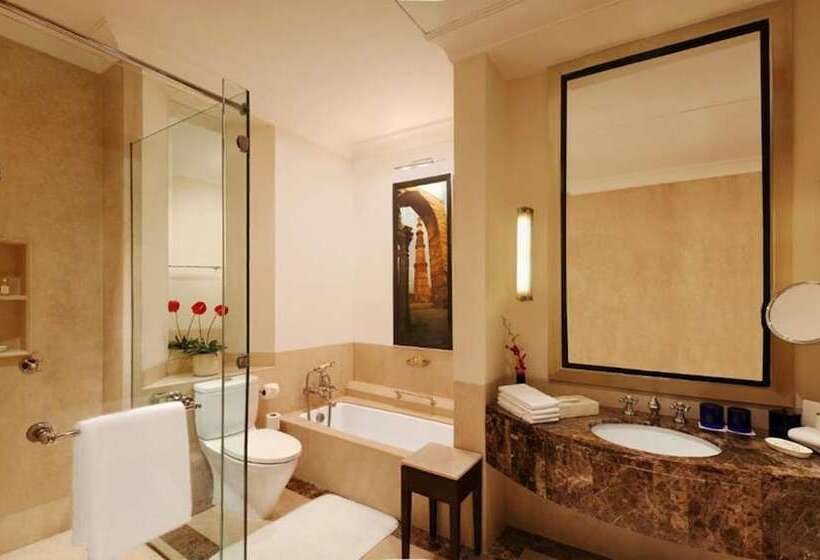 带泳池观景的豪华房, Trident Gurgaon