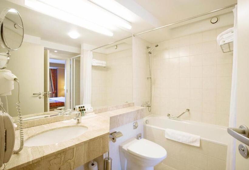 سوییت, Vilnius Park Plaza Hotel, Restaurant & Terrace, Panorama Bar, Conference & Banquet Center