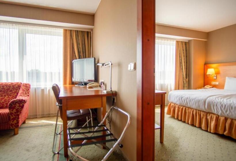سوییت, Vilnius Park Plaza Hotel, Restaurant & Terrace, Panorama Bar, Conference & Banquet Center