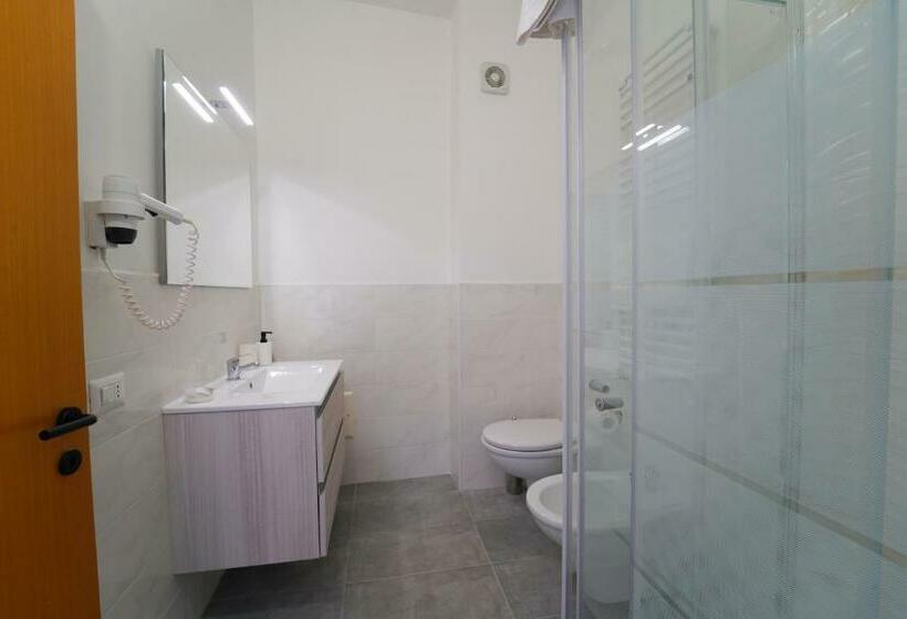 اتاق استاندارد سه نفره, Rivabella