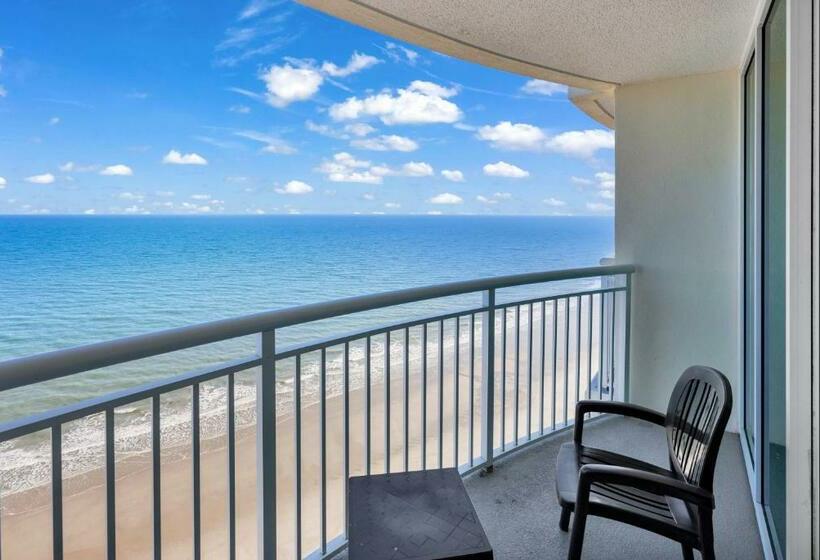 سوییت لوکس, Sandy Beach Resort