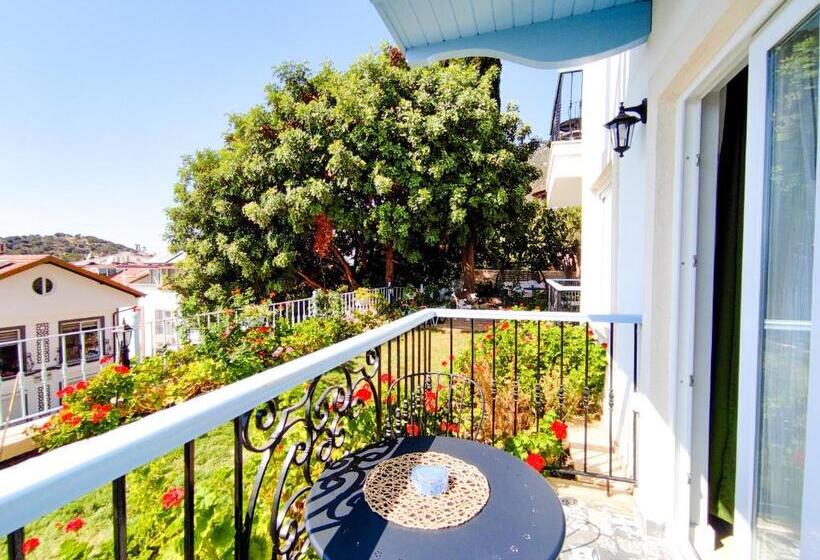 سوییت جونیور با چشم‌انداز دریا, Mavi Kiyi Suites