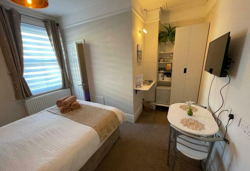 اتاق استاندارد, Rivendell Guest House