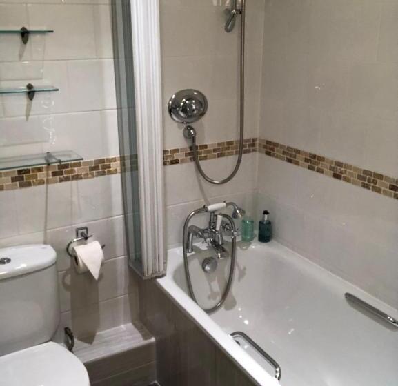 اتاق سوپریور با تخت بزرگ, Rivendell Guest House