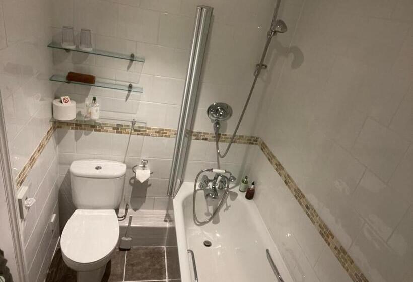 اتاق سوپریور با تخت بزرگ, Rivendell Guest House