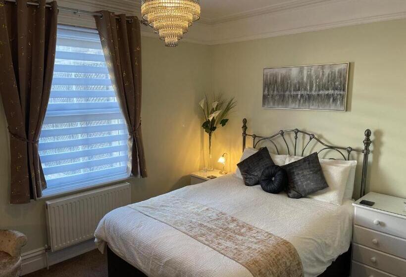 اتاق سوپریور با تخت بزرگ, Rivendell Guest House