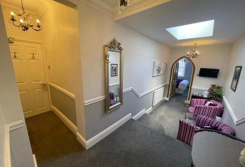 اتاق لوکس با تخت بزرگ, Rivendell Guest House