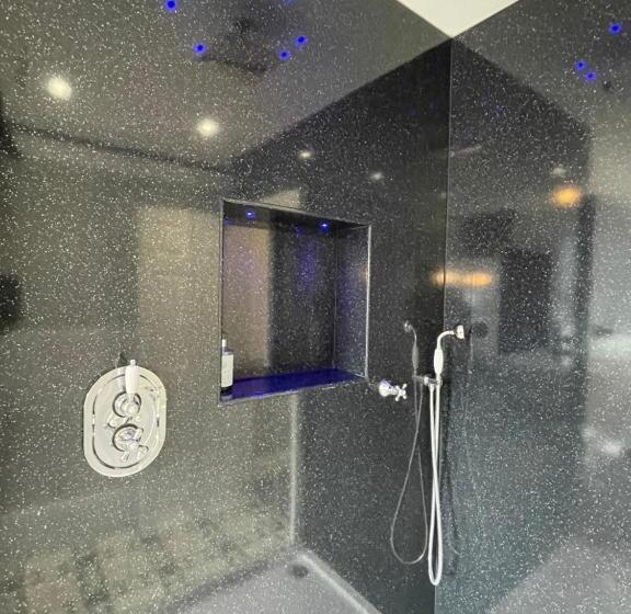 اتاق لوکس با تخت بزرگ, Rivendell Guest House