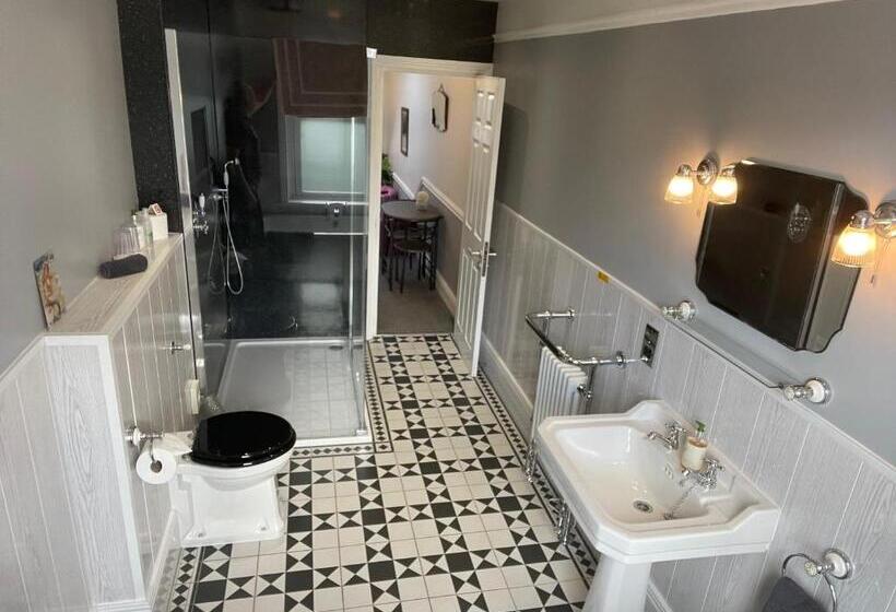 اتاق لوکس با تخت بزرگ, Rivendell Guest House
