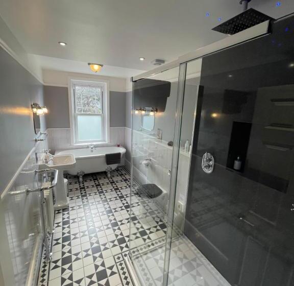 اتاق لوکس با تخت بزرگ, Rivendell Guest House