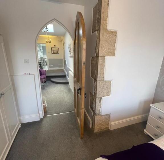 اتاق لوکس با تخت بزرگ, Rivendell Guest House