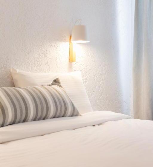 اتاق سوپریور با چشم‌انداز, Artemis Suites