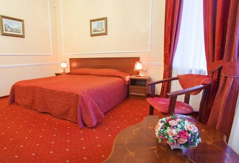 Junior Suite, Artmokhovaya