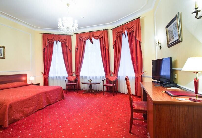 Junior Suite, Artmokhovaya