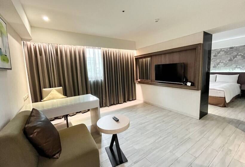 Deluxe Suite, Guide  Taipei Fuxing N