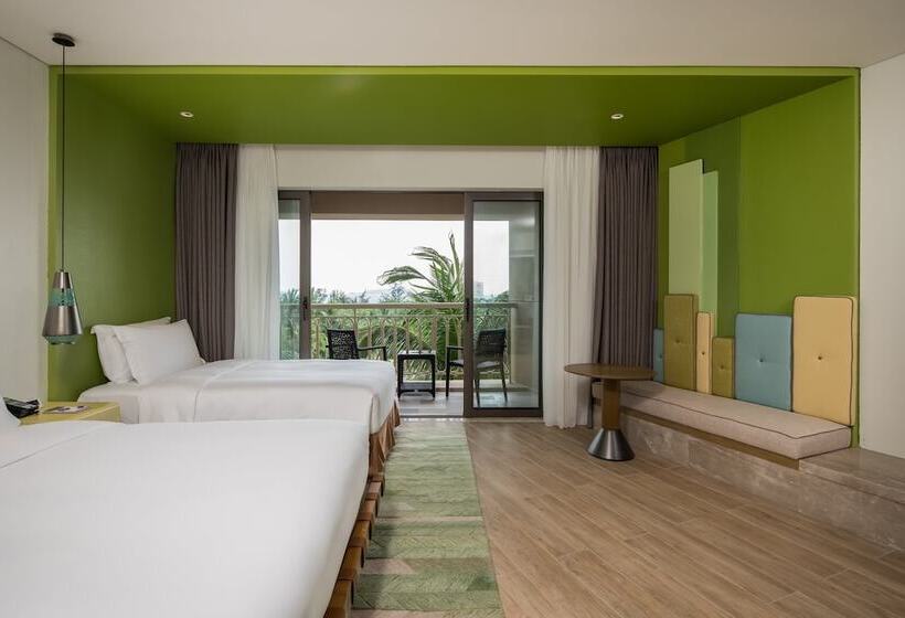 Premium Room Pool View, Holiday Inn Resort Sanya Bay, An Ihg