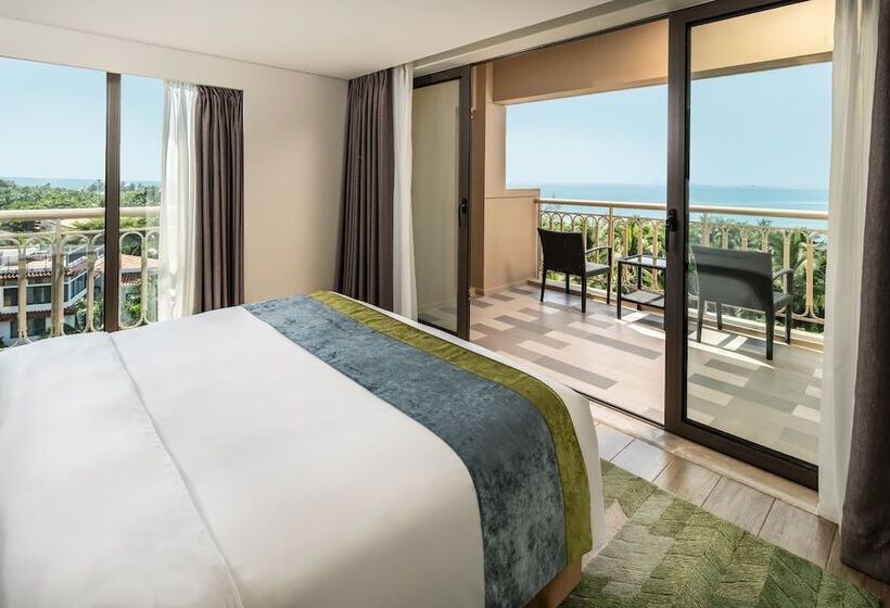 Premium Room Pool View, Holiday Inn Resort Sanya Bay, An Ihg
