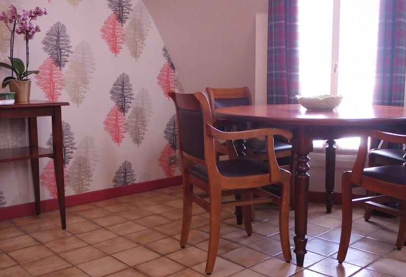 2 Bedroom Family Apartment, Home Paris 16