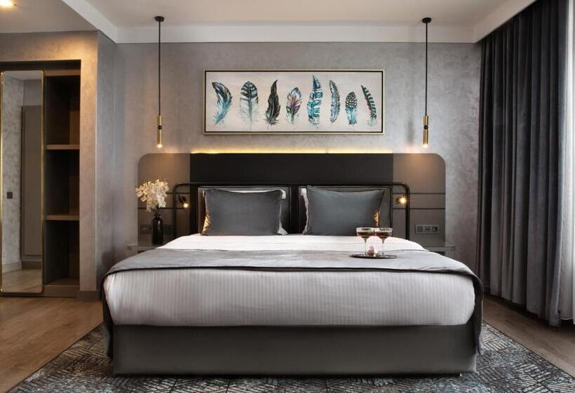 سوییت, The Wings Hotels Neva Palas