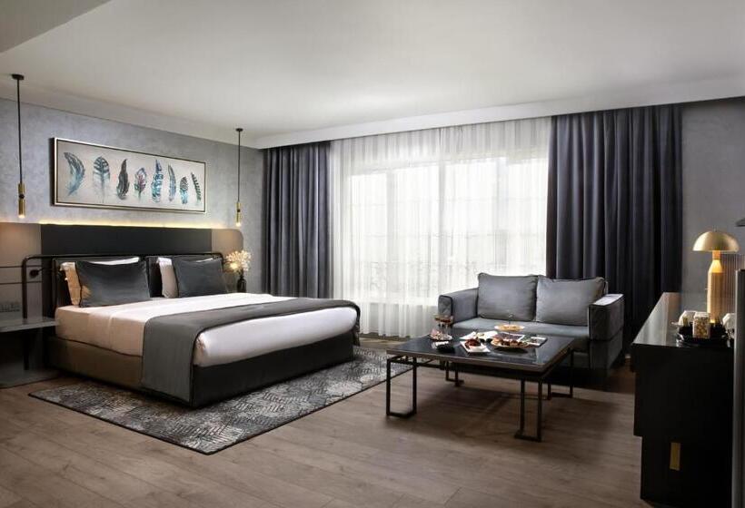 سوییت, The Wings Hotels Neva Palas