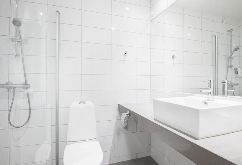 اتاق خانوادگی, Quality Hotel Winn