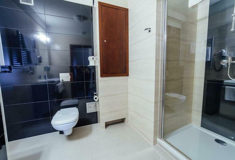 اتاق سوپریور, Rezydent
