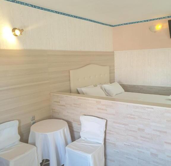 اتاق استاندارد با چشم‌انداز دریا, Korifi Apts & Std Adults Only