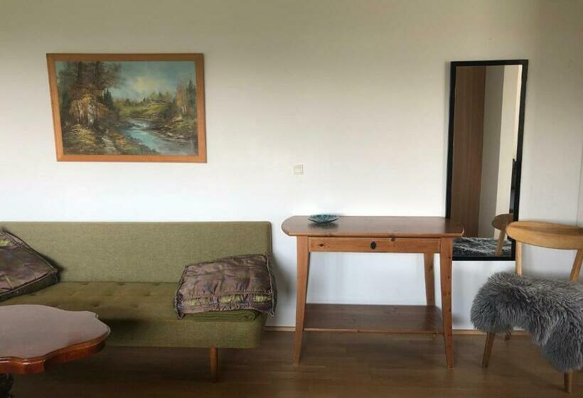 اتاق لوکس با چشم‌انداز دریا, Light & Spacious Home